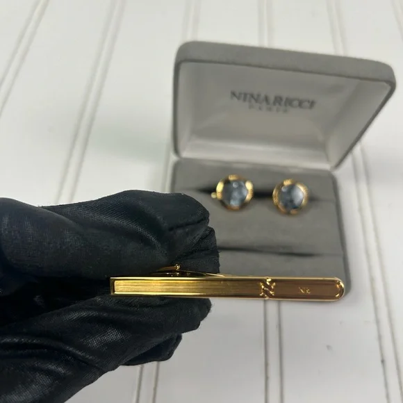 Nina Ricci Paris Gold and Blue Cufflinks with Tie Clip - Picture 3 of 5